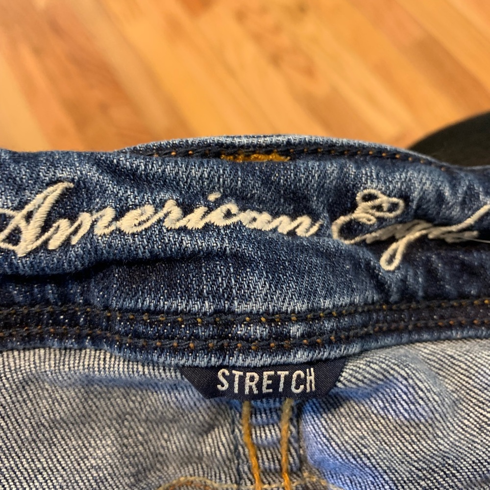 Jeans stretch American eagle. Back button pockets.